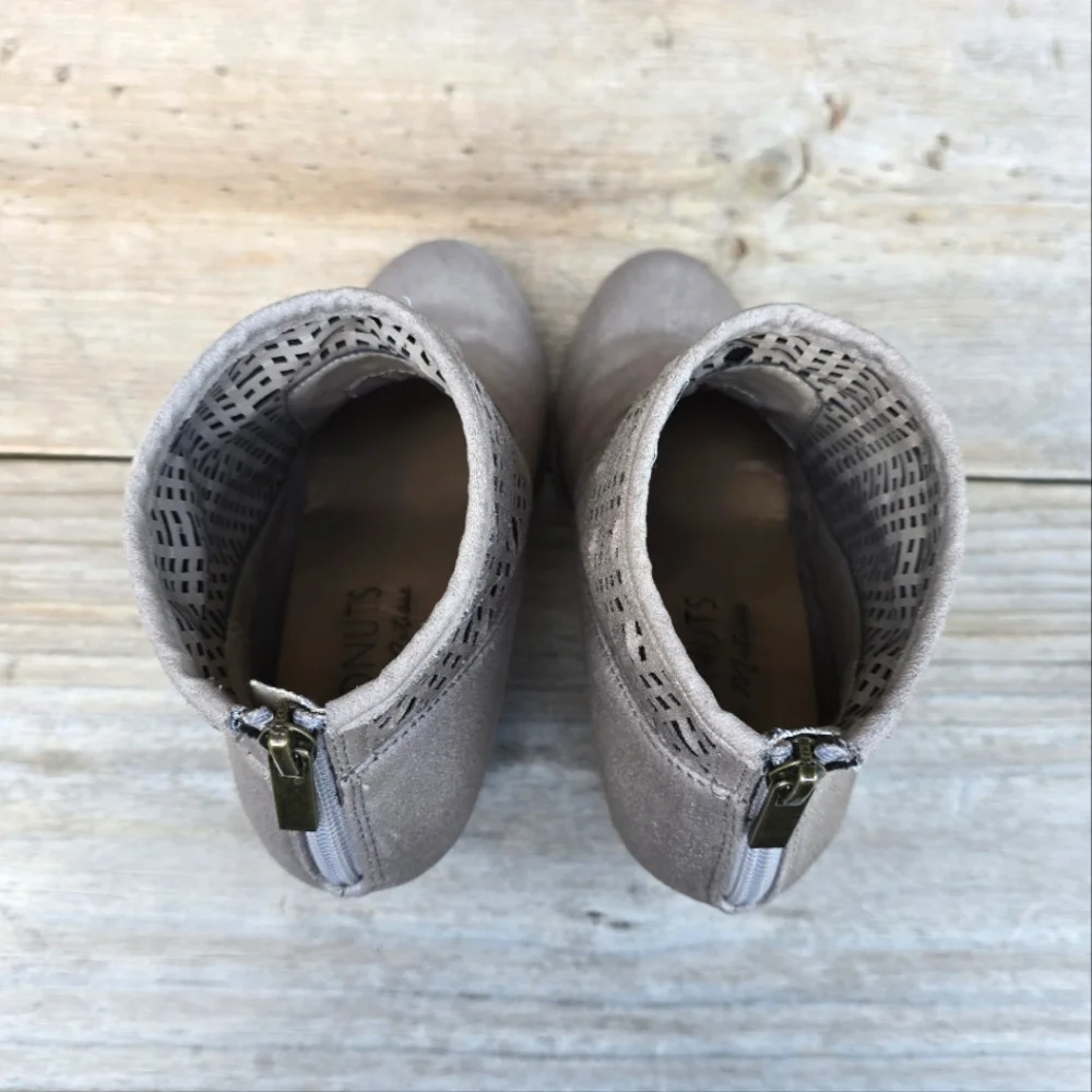 Coconuts by Matisse Modern Boho Taupe Block Heel Bootie 6.5M